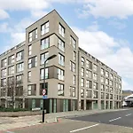 Urban Chic: Modern Flat East London Next To Canal