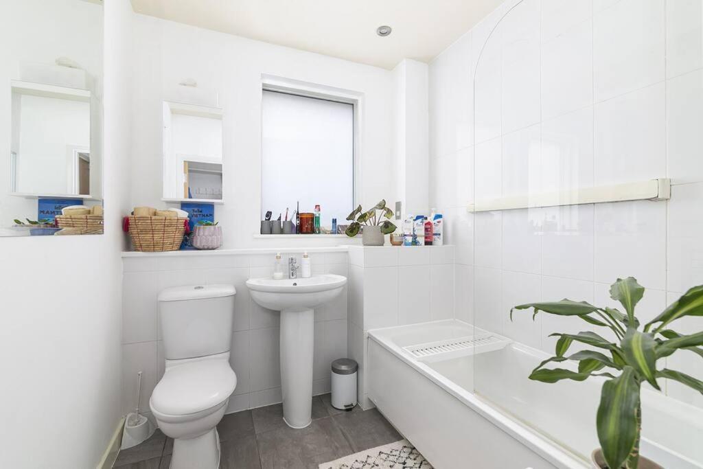 Urban Chic: Modern Flat East Next To Canal Appartamento
