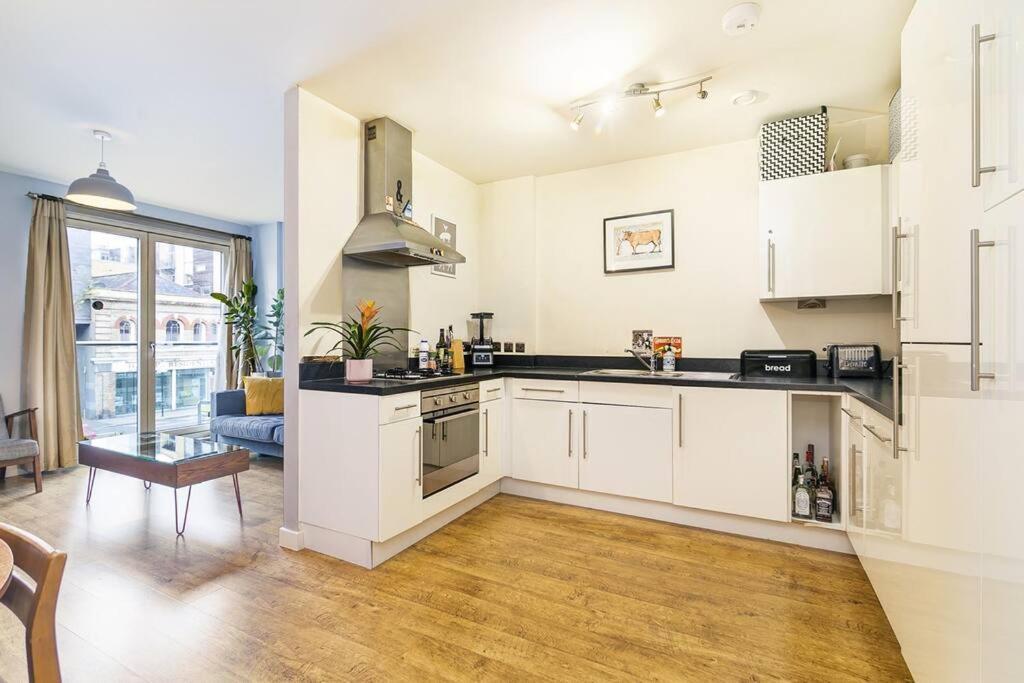 Urban Chic: Modern Flat East Next To Canal Appartamento Londra