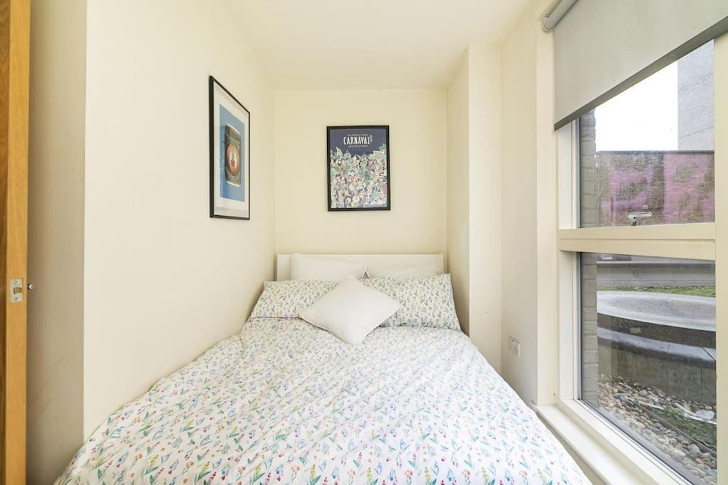 Urban Chic: Modern Flat East Next To Canal Appartamento